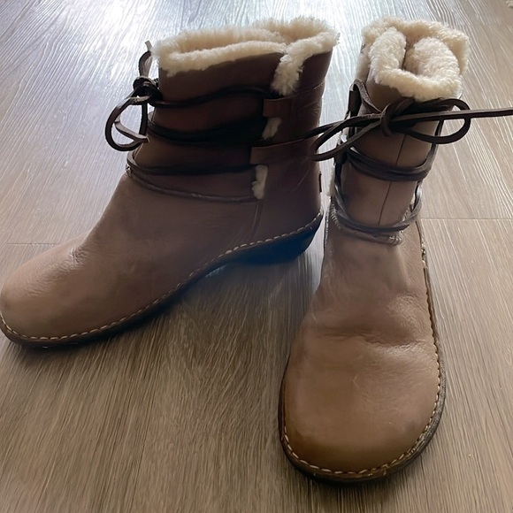 UGG 'Caspia' Winter Boots Women's size 8 Bohemian Leather Comfortable Outdoor - Picture 11 of 13
